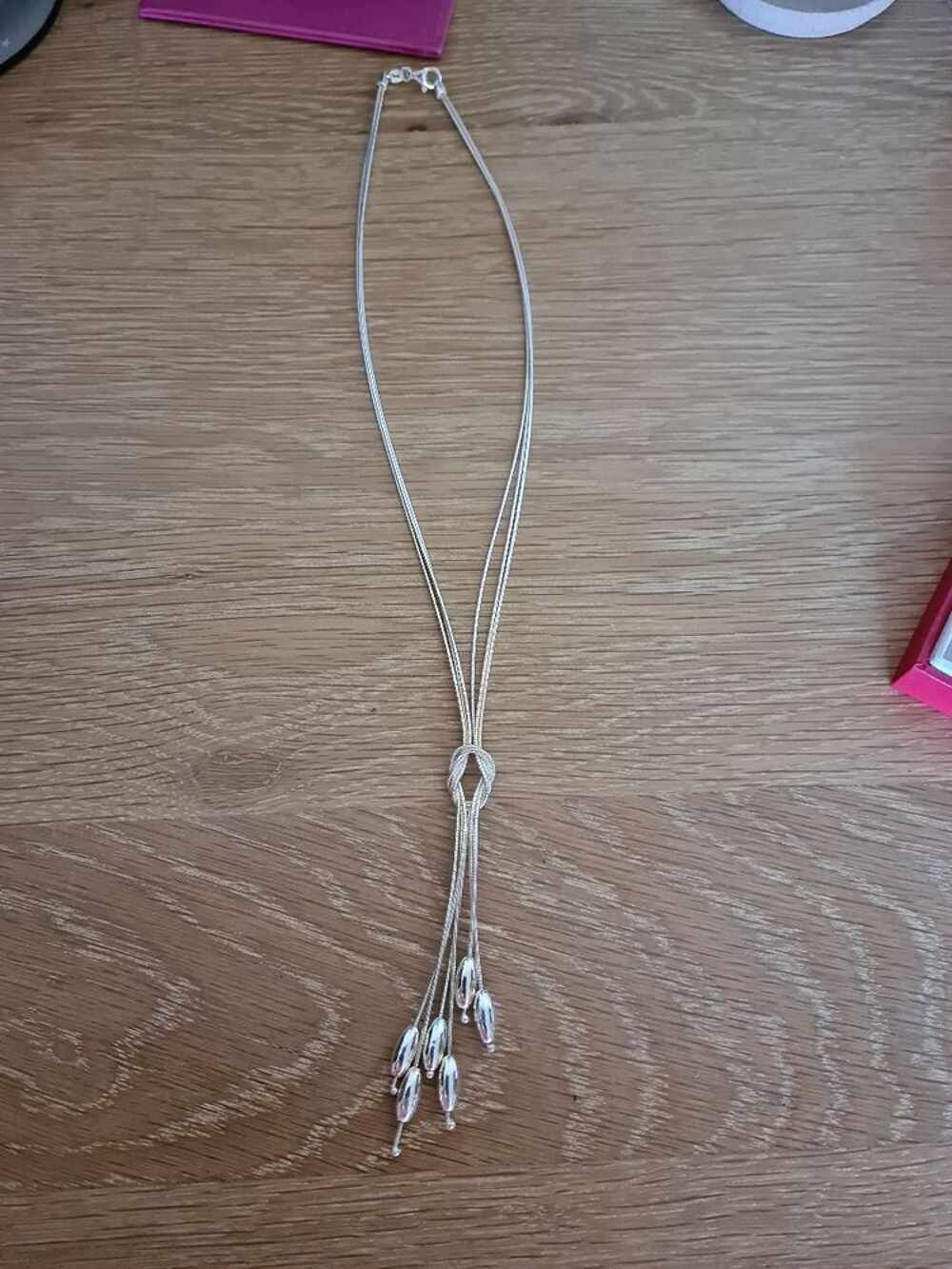 Tr&egrave;s joli collier en argent neuf dans bo&icirc;tier Bijoux et montres