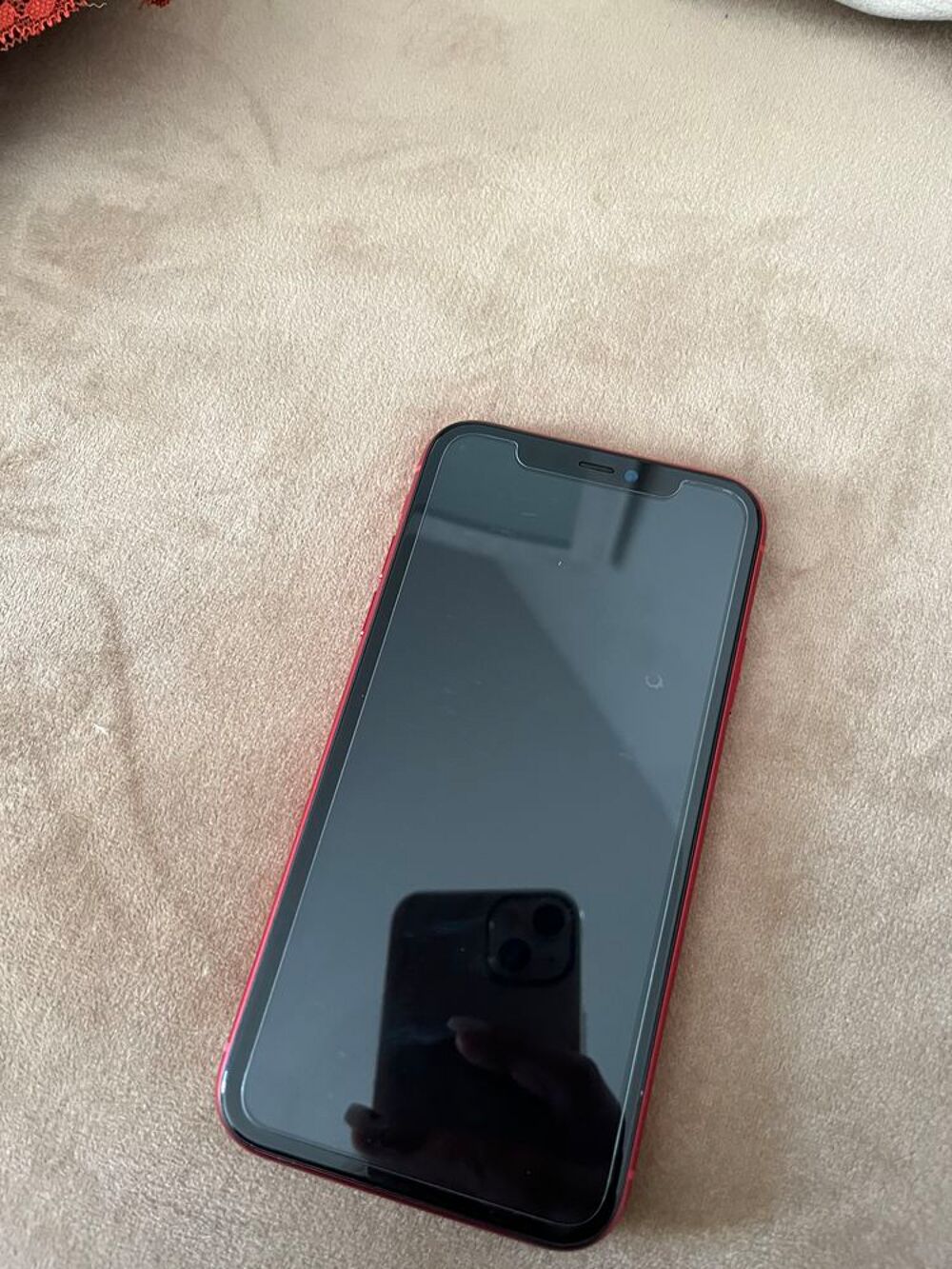 ! iPhone 11 red 128GB Tlphones et tablettes