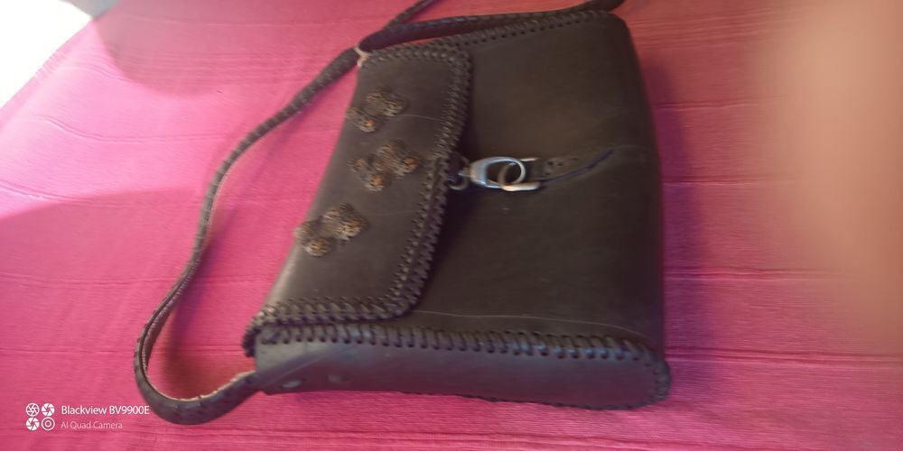 Sac &agrave; main pi&egrave;ce unique. Maroquinerie