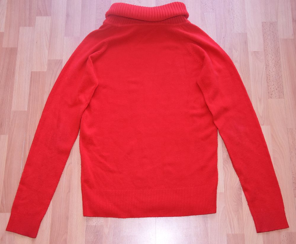 Taille: 38. Pull col montant, rouge. CAMAIEU. Tr&egrave;s bon &eacute;tat Vêtements