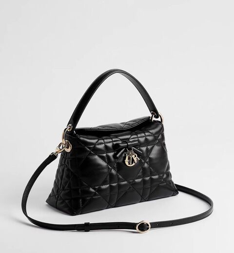 Mini sac Top Handle Adiorable
Cuir d'agneau Macrocannage noi Carnetin (77)
