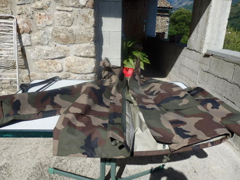 PARKA EN GOROTEX COULEUR CAMO. Vêtements