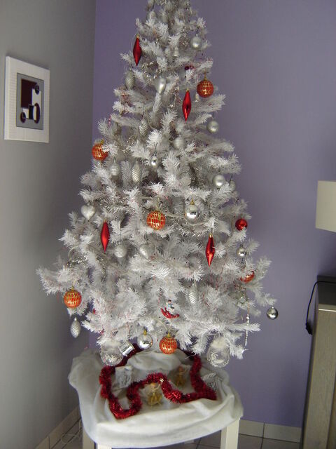 SAPIN DE NOEL BLANC + DECO BOULES 15 Laval (53)