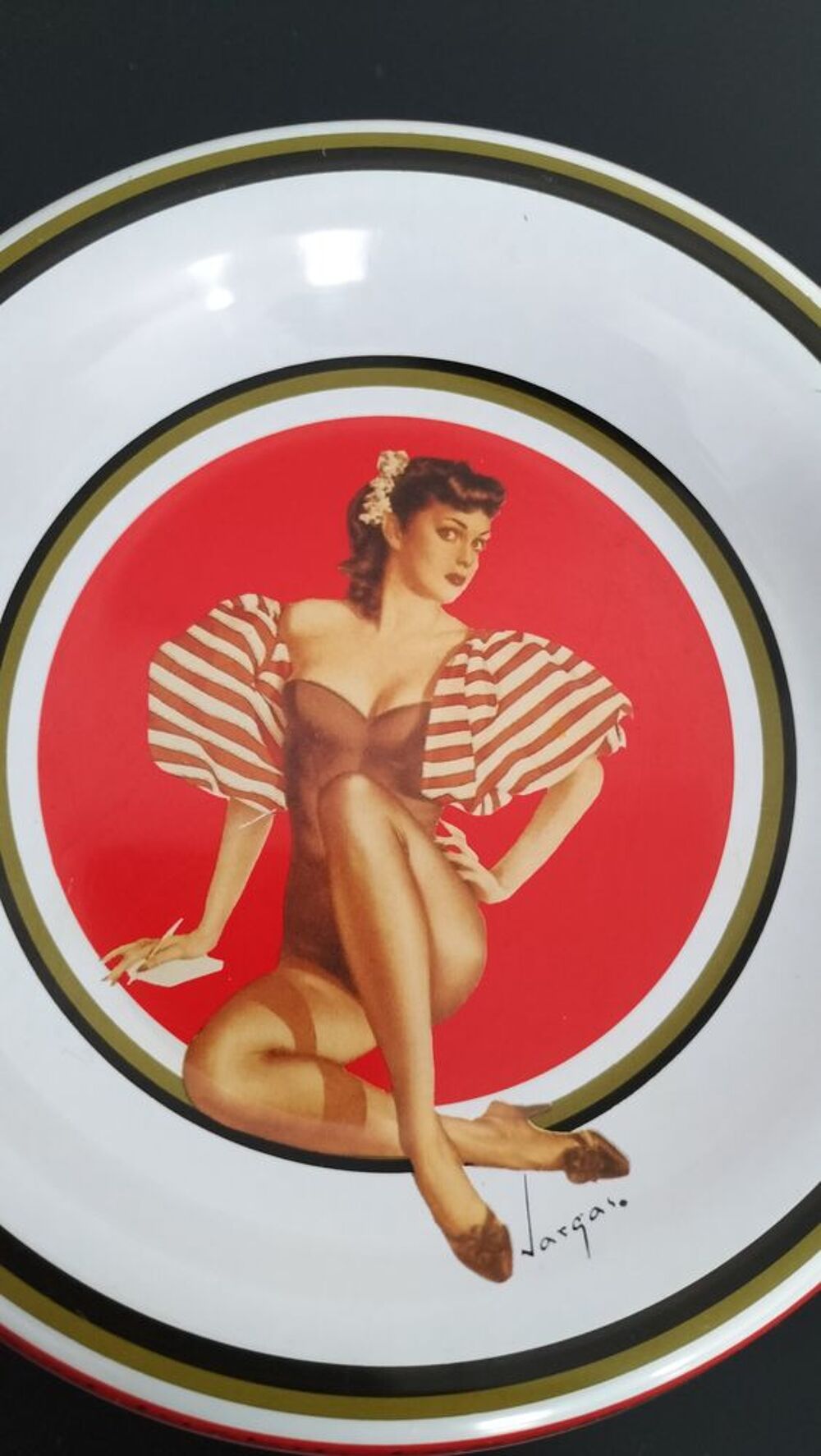Cendrier vintage avec pin-up. 