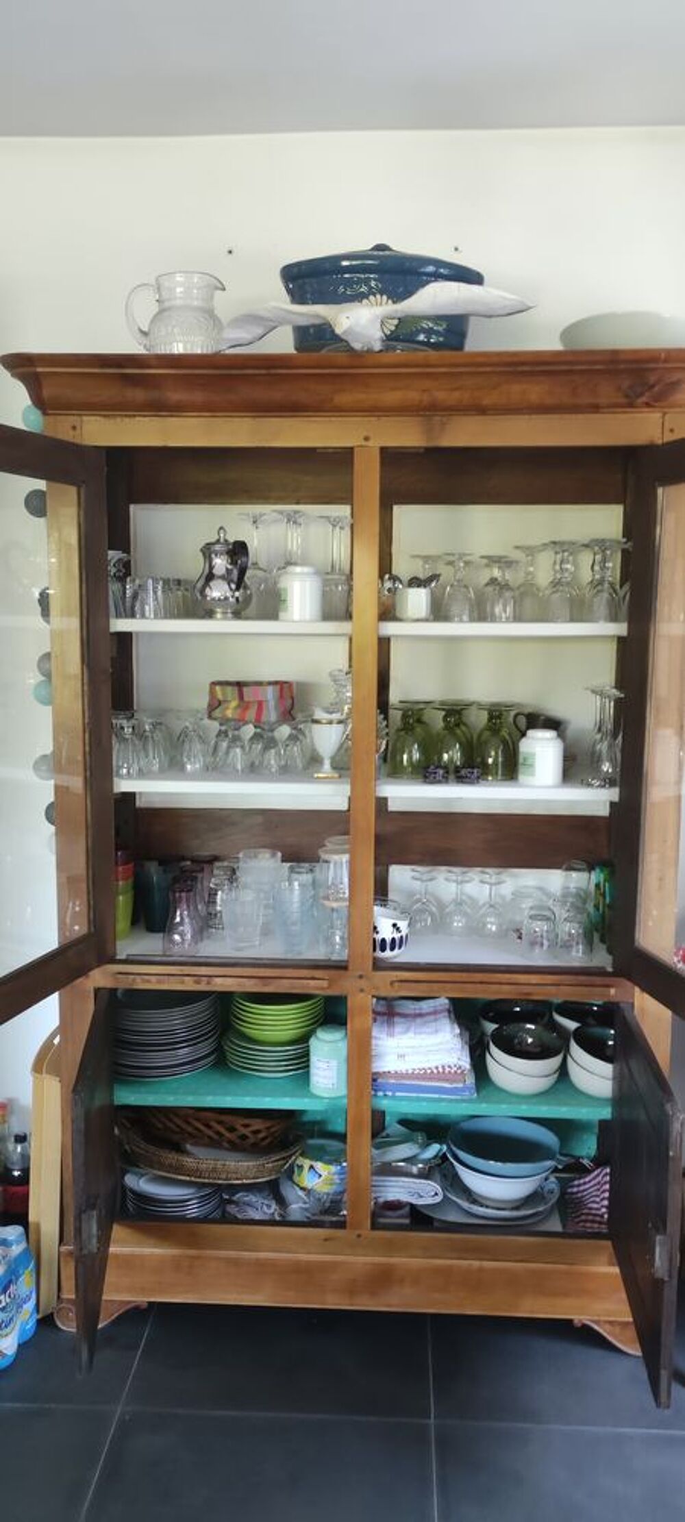 vitrine bon &eacute;tat, disponible dans le Var &agrave; Sanary s Meubles