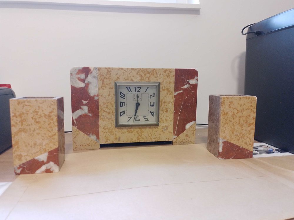Horloge de chemin&eacute;e et ses 2 cassolettes 