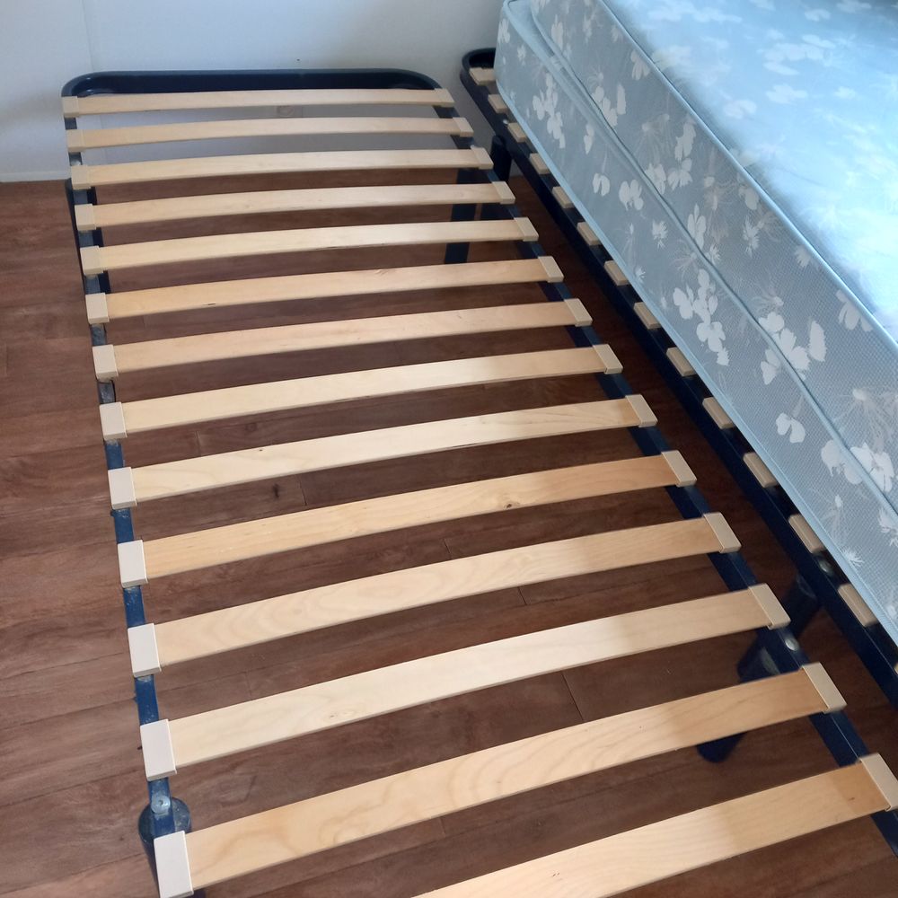2 lits de 80cm 
' Meubles
