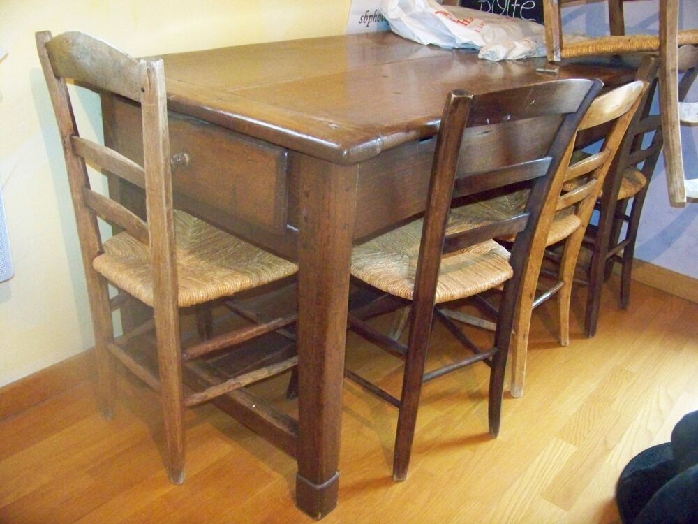 TABLE NOYER MASSIF + CHAISES Meubles