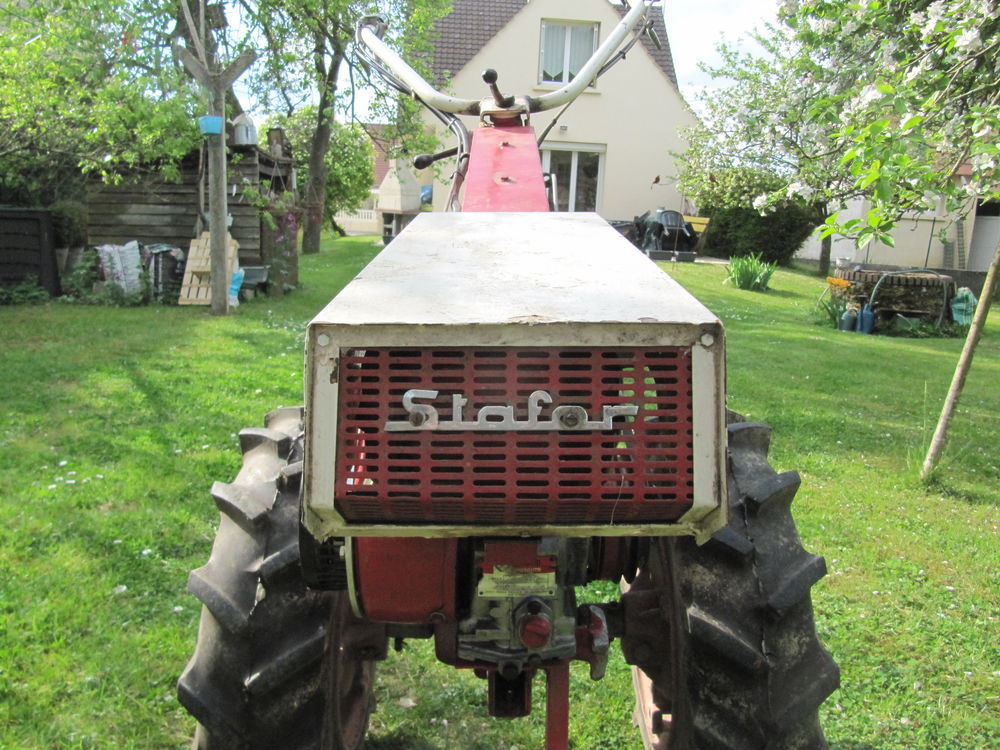 Motoculteur , sa charrue, sa remorque Jardin