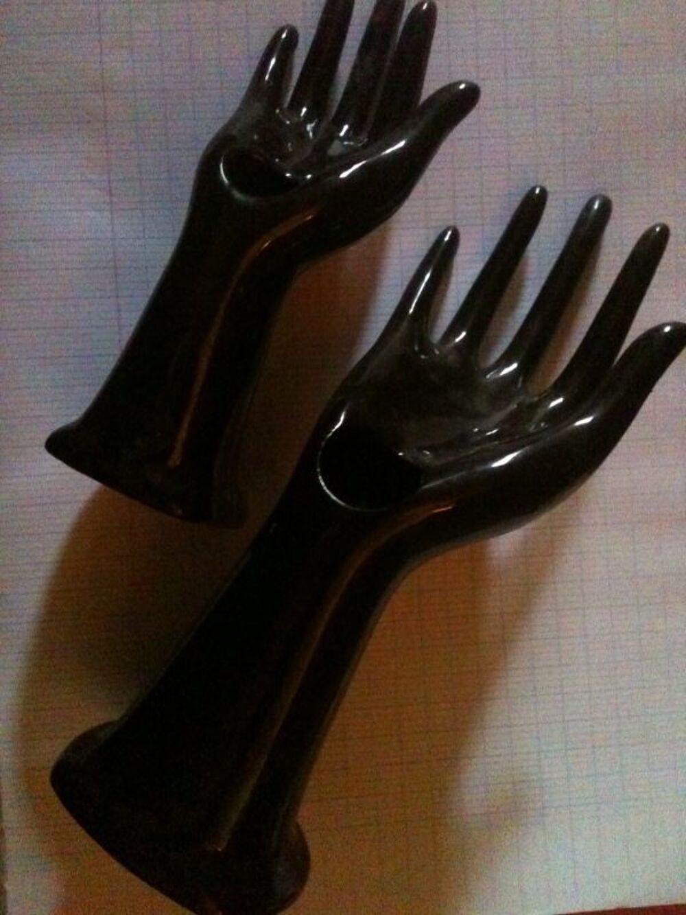 Lot de 2 mains soliflore vase c&eacute;ramique noire vintage 1970. Décoration