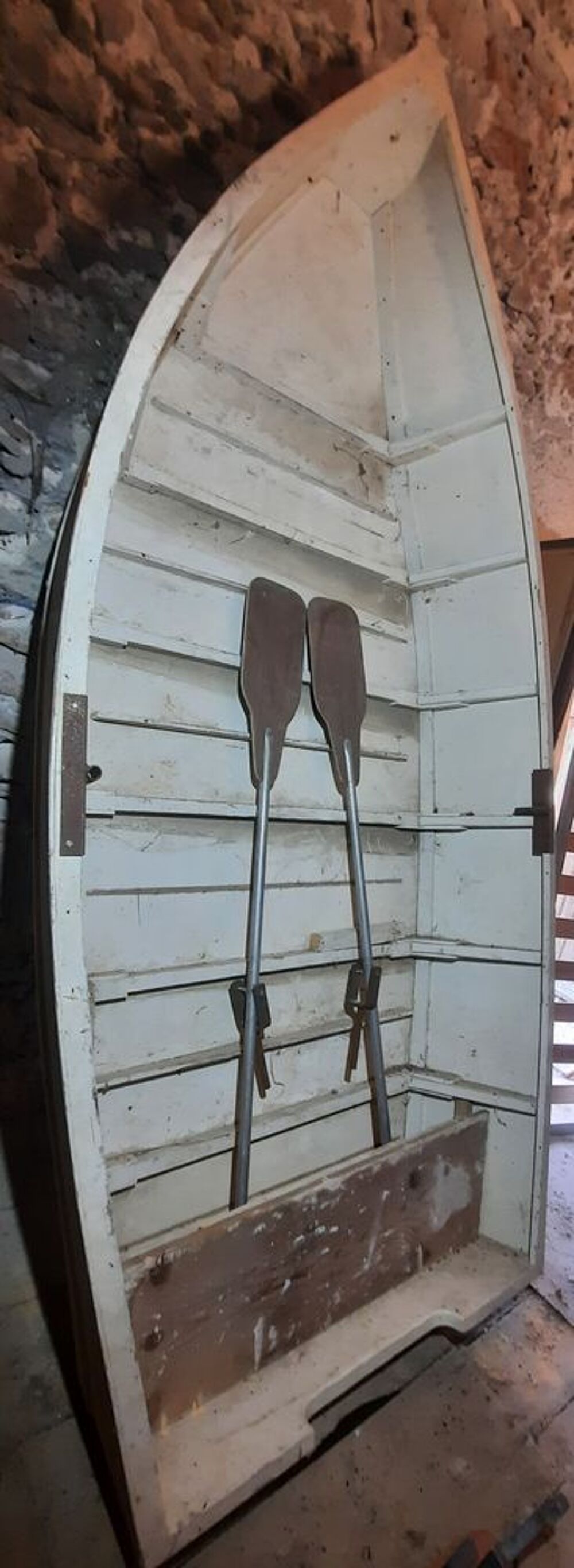 Barque &agrave; fond plat avec rames Sports