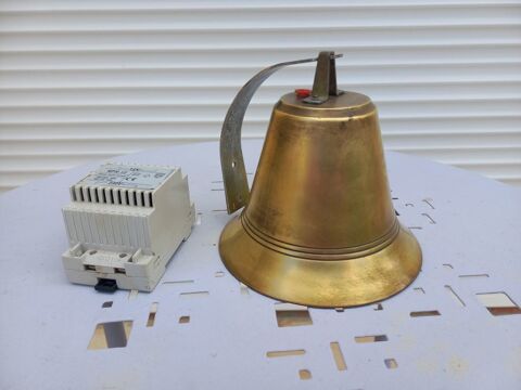 Carillon cloche de bronze poli + transfo
80 La Londe-les-Maures (83)