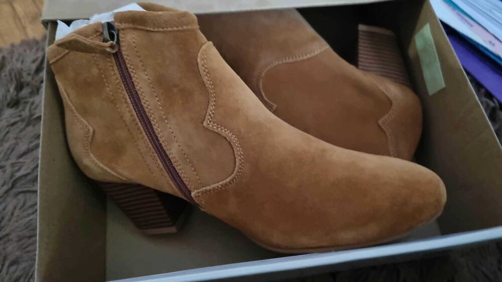 Tr&egrave;s belles bottines neuves Damart. P39 Chaussures