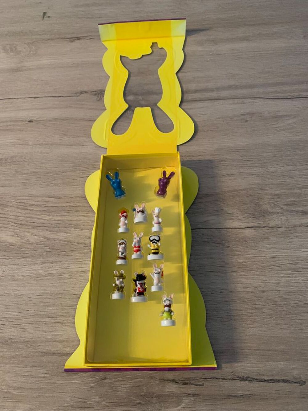 COLLECTIONS DE FEVES DIVERS 