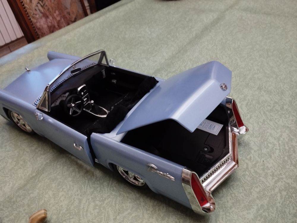 Cabriolet BRATZ VINTAGE avec RADIO et POUPEES Jeux / jouets