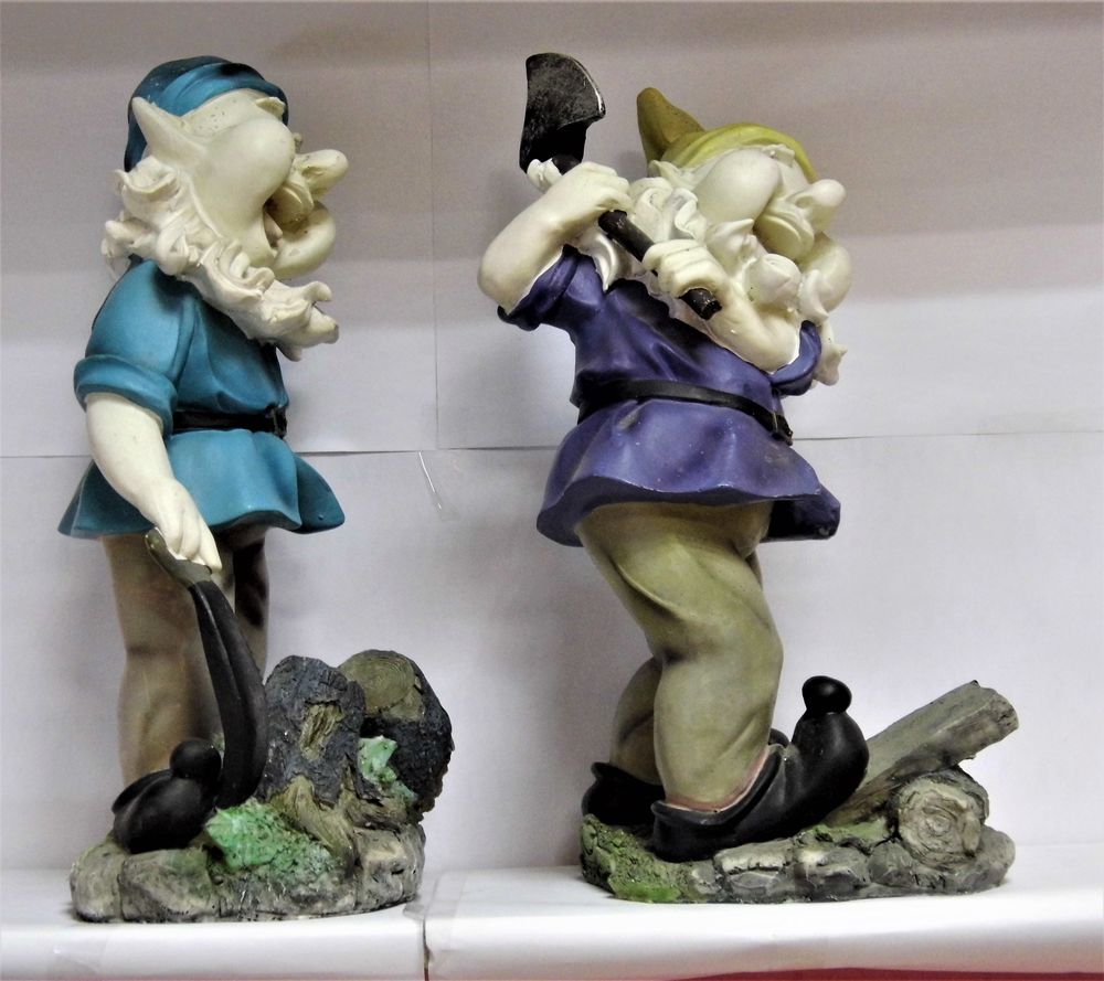 Paire de nains de jardin vintage statues r&eacute;sine num&eacute;rot&eacute;s hache scie Décoration