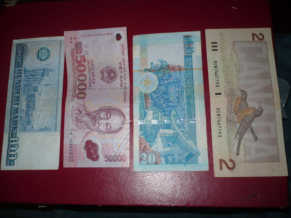 Lot de 4 Billets &eacute;trangers 