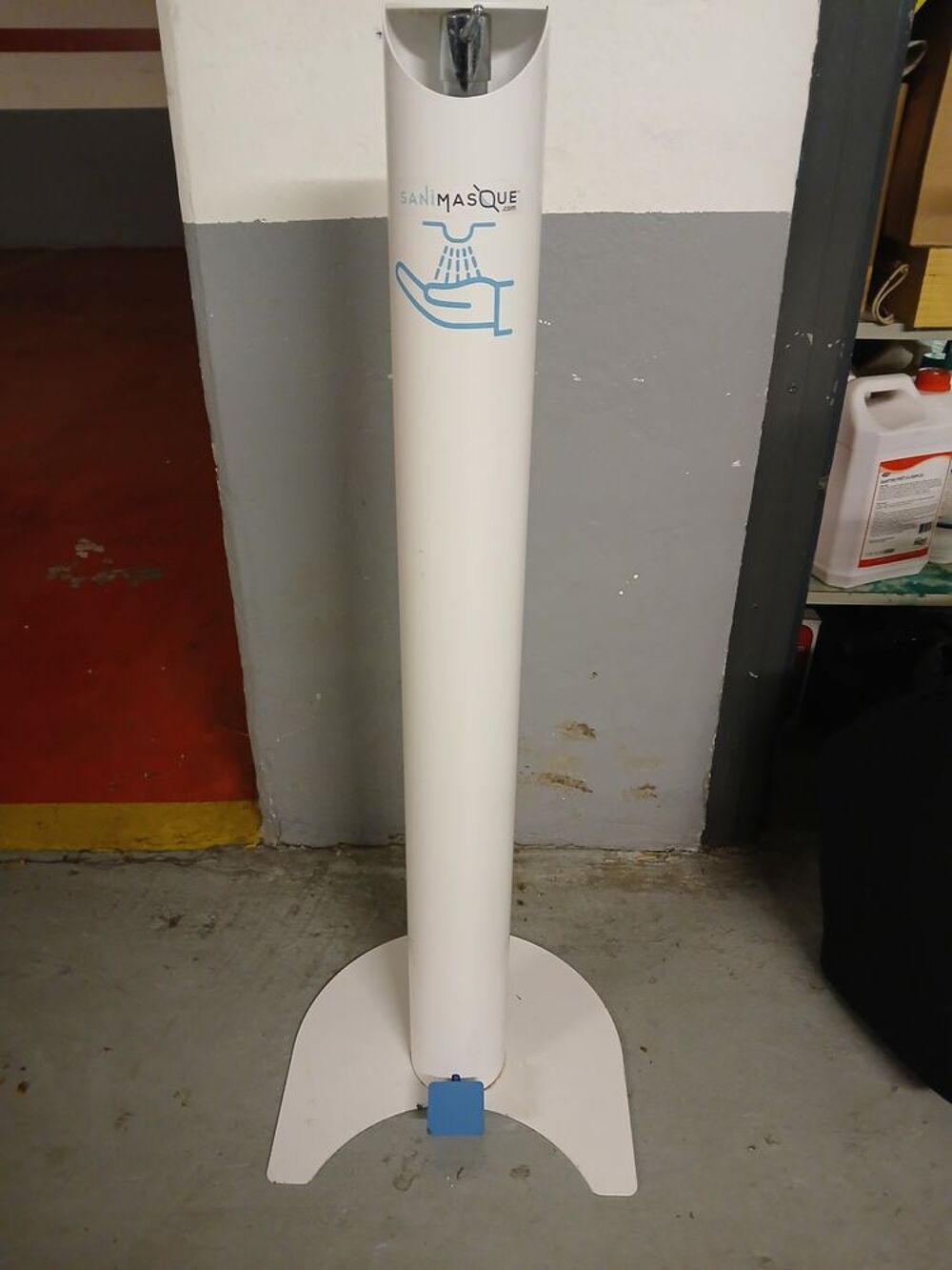 BORNE POUR GEL HYDROALCOLIQUE Bricolage