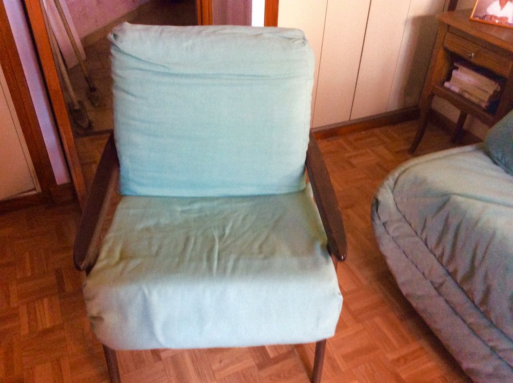Canap&eacute; clic clac + 1 fauteuil Meubles