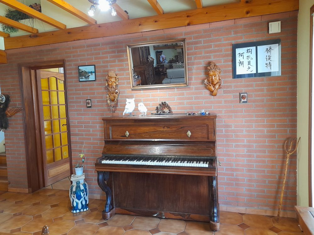 Piano droit cadre bois 
Instruments de musique