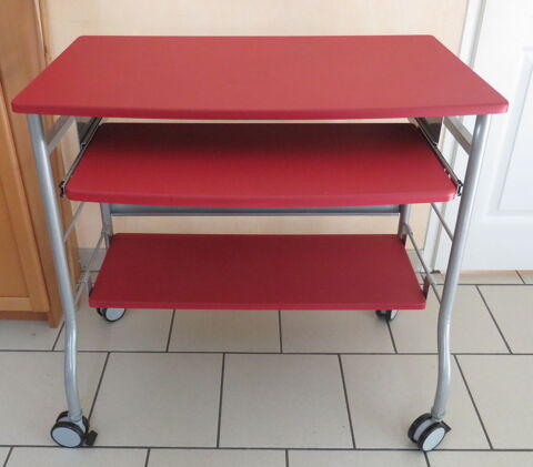 Bureau informatique rouge 10 Saint-Jean-d'Illac (33)