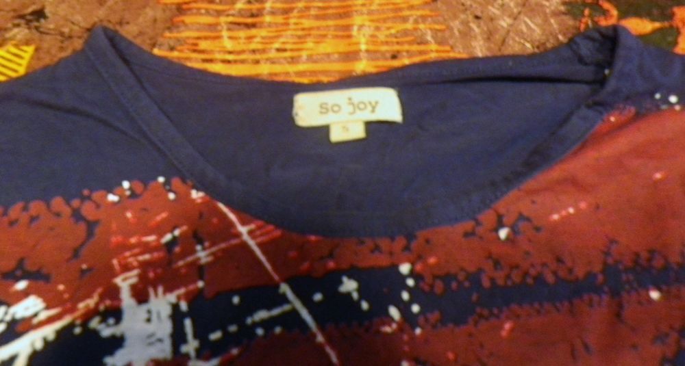 TEE SHIRT SO JOY T44 Vêtements