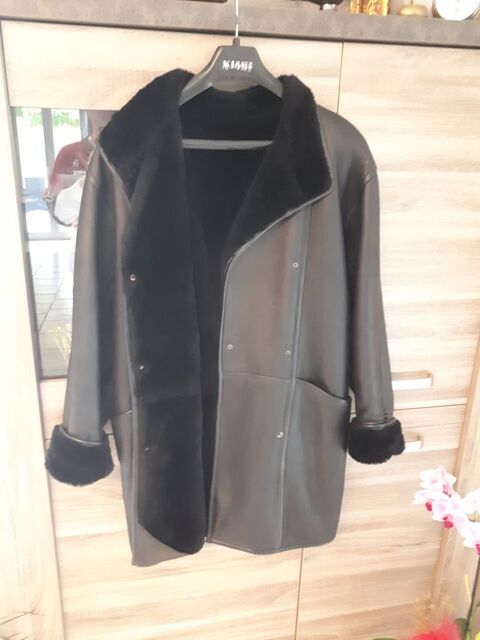 Veste cuir noire fourrure synthtique 25 Saint-Zacharie (83)