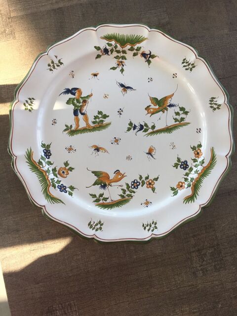 Assiette murale d�cor Moustier 15 N�mes (30)