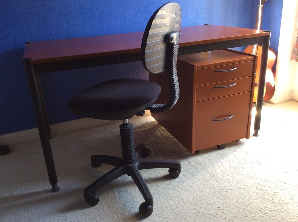 bureau et fauteuil Meubles