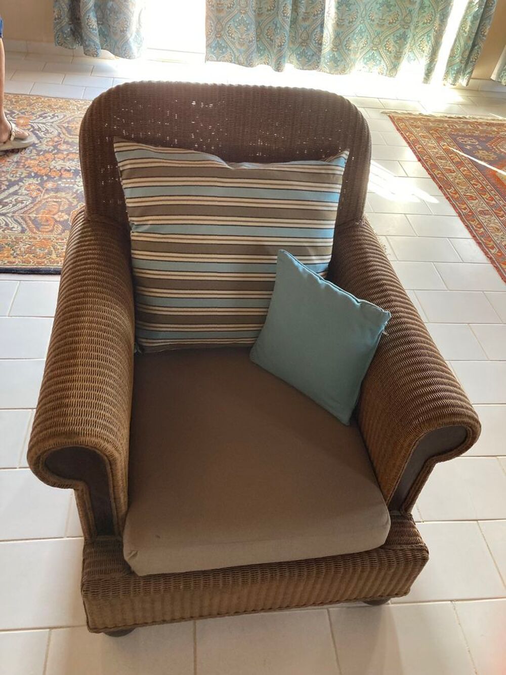 Salon : canap&eacute; et 2 fauteuils Meubles