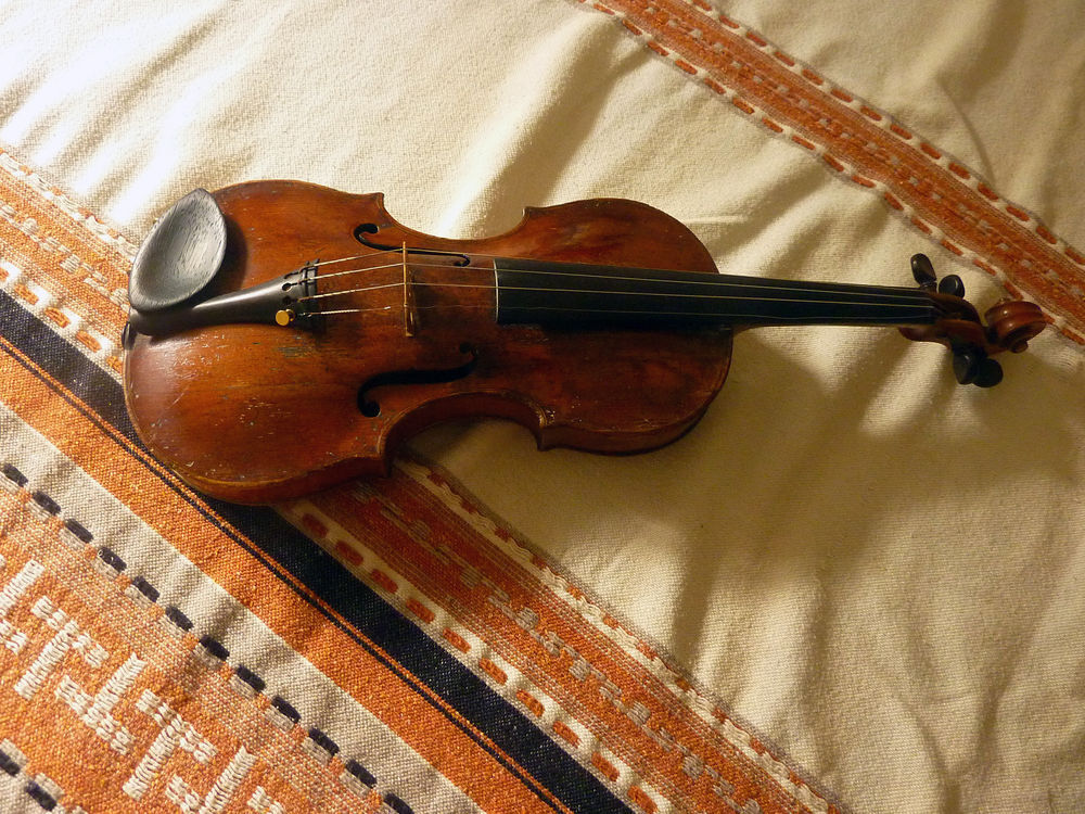 Tr&egrave;s beau violon du XVIIIe. Instrument rare et pr&eacute;cieux Instruments de musique