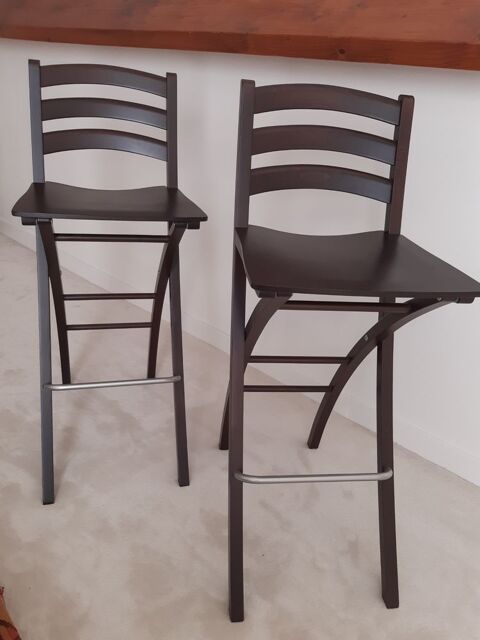 2 chaises de bar couleur wengué pliable en bois et métal 100 Cantenay-Épinard (49)