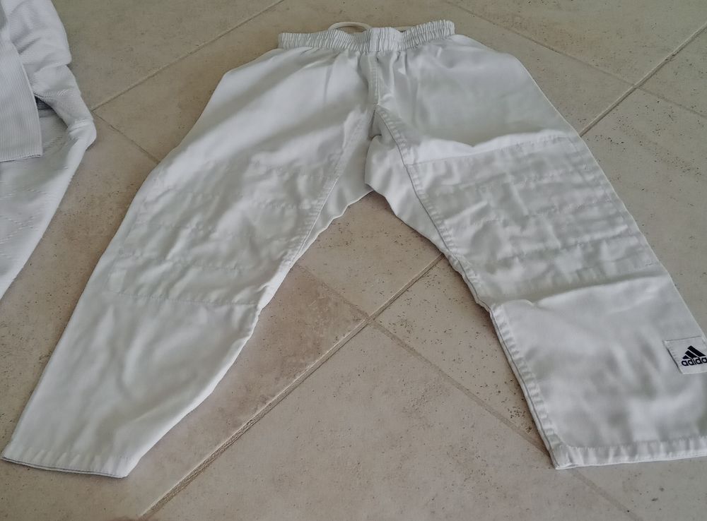 Kimono " Adidas " Enfant Age 8 ans Sports