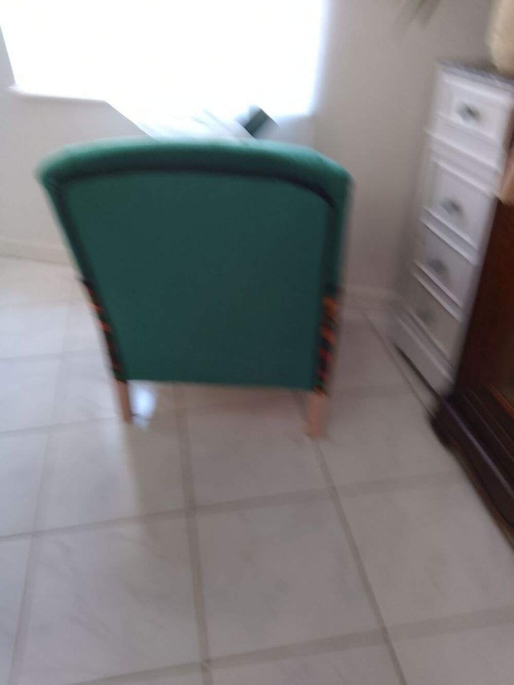 Fauteuil relook&eacute; a neuf tr&egrave;s bon &eacute;tat Photos/Video/TV