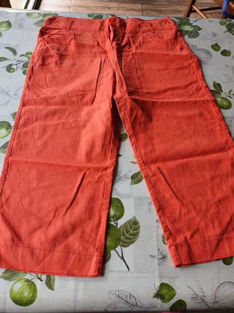 pantacourt rouge ? taille 44 4 Aubvillers (80)