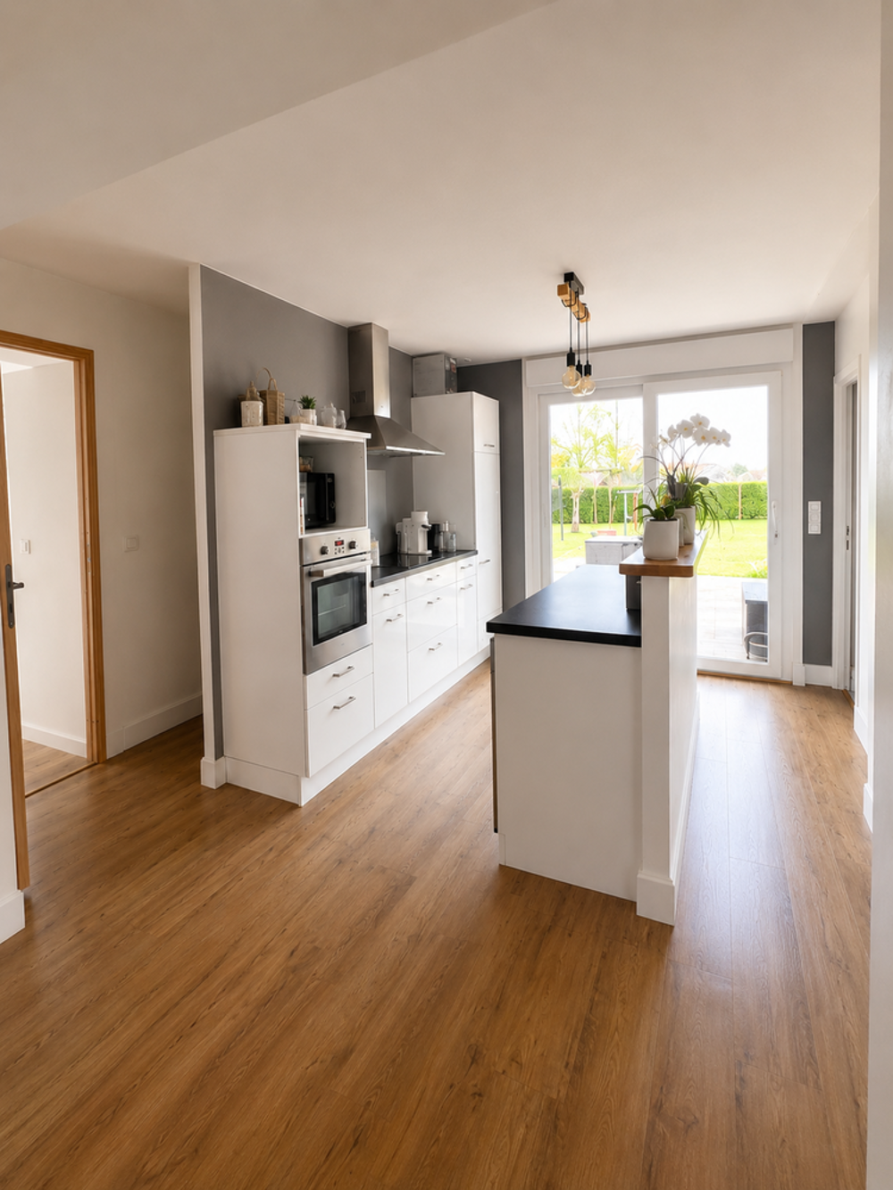 CUISINE &Eacute;QUIP&Eacute;E COMPL&Egrave;TE AVEC &Icirc;LOT CENTRAL ? &Eacute;LECTROM&Eacute;NAGER Cuisine