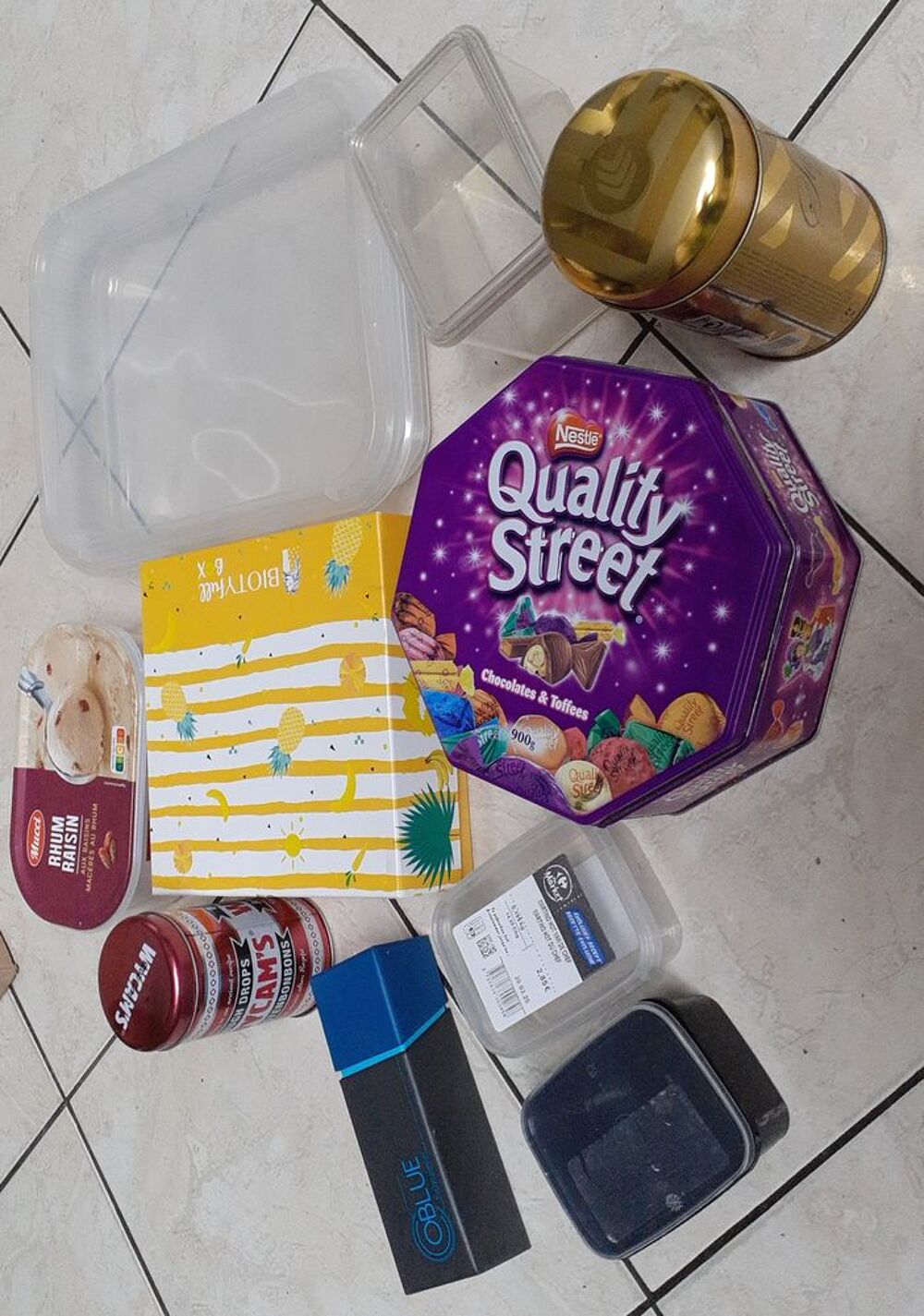 je donne des bo&icirc;tes vides
pas d'envoi Bricolage