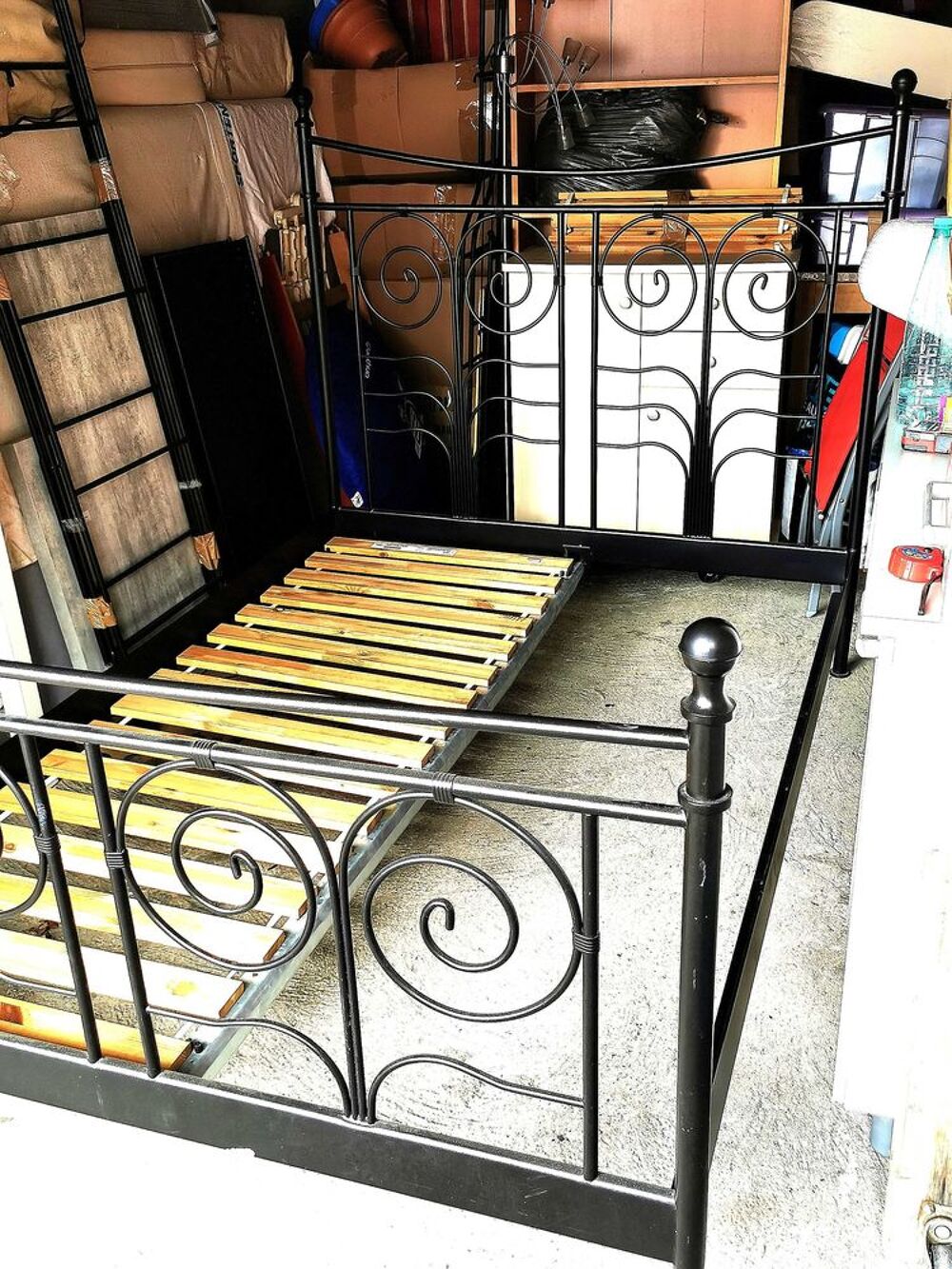 Lit en fer forg&eacute; avec sommier Meubles