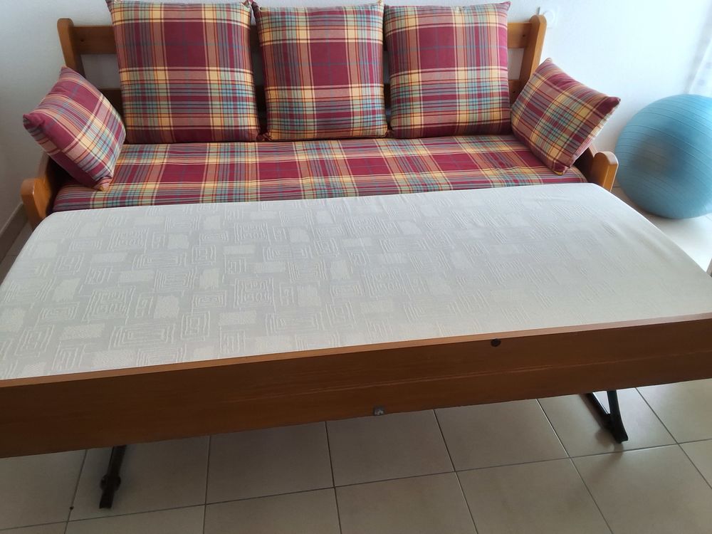 Canap&eacute;-lit bois avec matelas peut servies Meubles