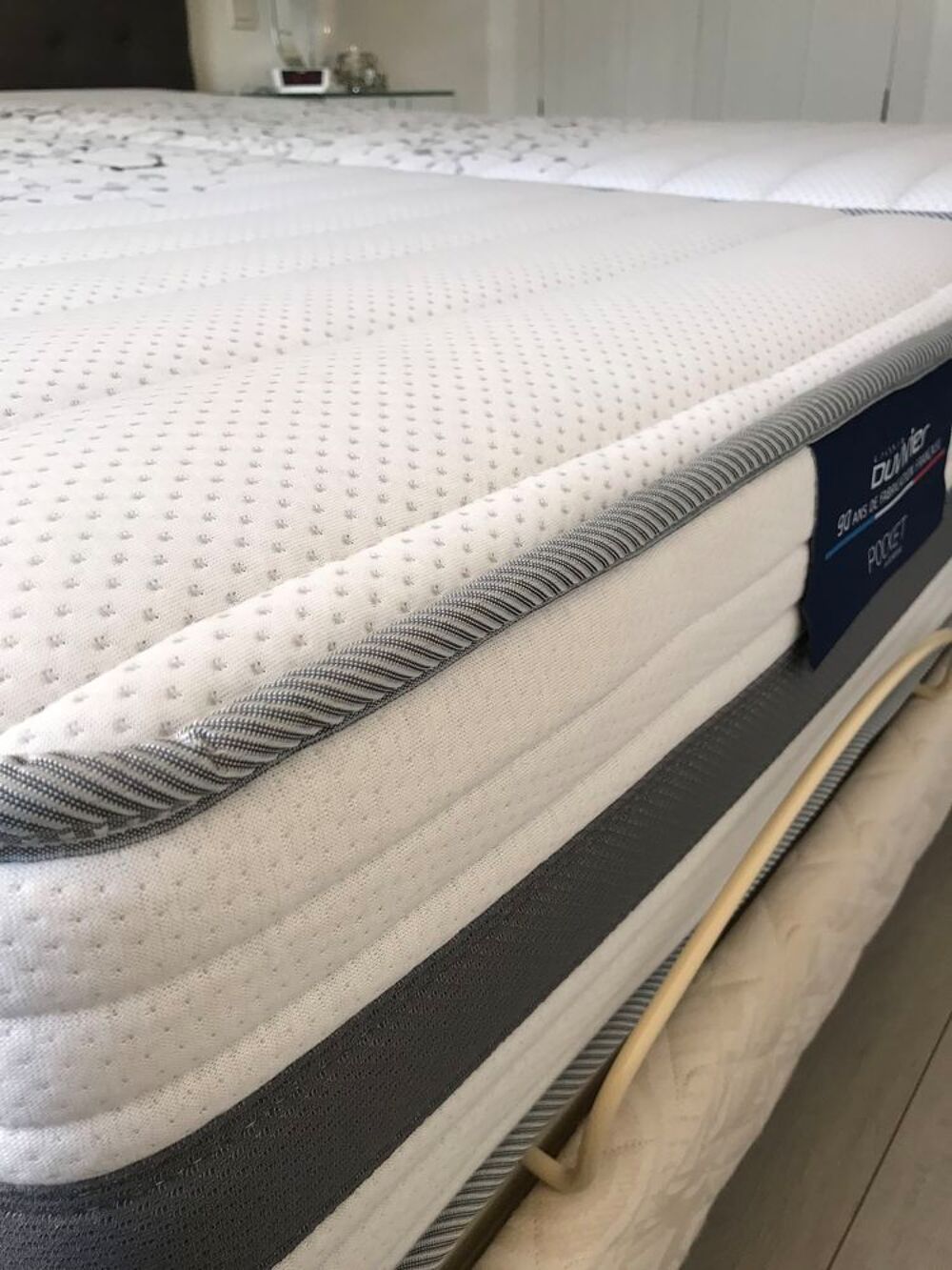 Lot de 2 matelas 80x200 de marque DUVIVIER .
Meubles
