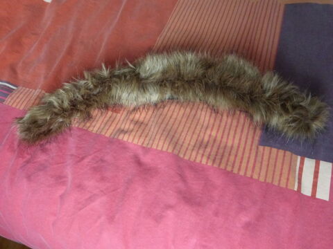 COL de capuche en fausse fourrure -homme ou femme- neuf 2 Doussard (74)