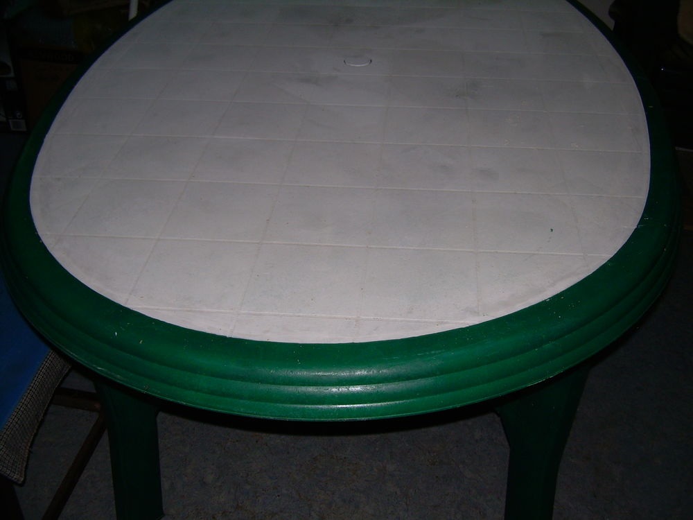 Table de jardin ou terrasse. Jardin