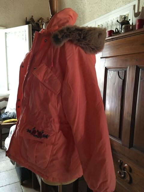 Tr�s. Jolie doudoune 14ans taille  neuve couleur p�che 40 Saint-Julien-les-Rosiers (30)