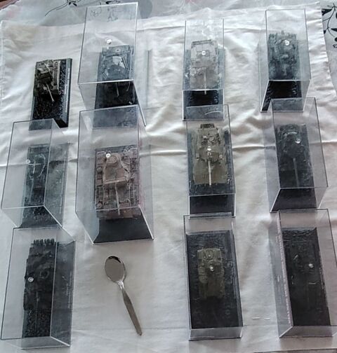 Lot de 11 tanks pour collectionneur 110 Manduel (30)
