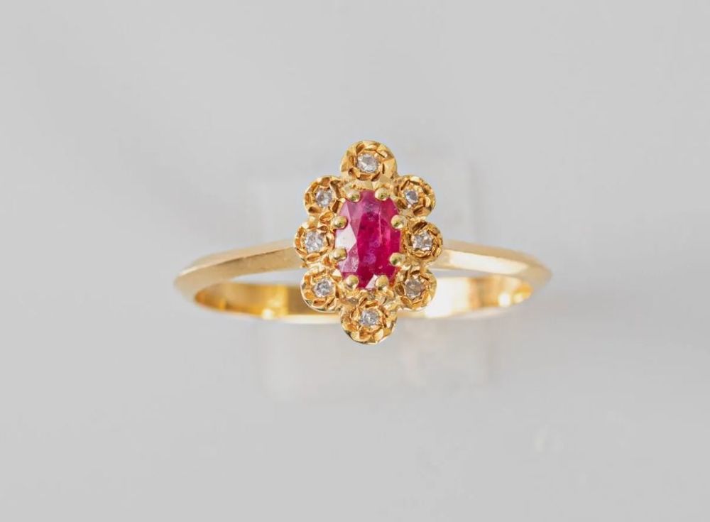 Bague marguerite en or 18 carats rubis diamants Bijoux et montres