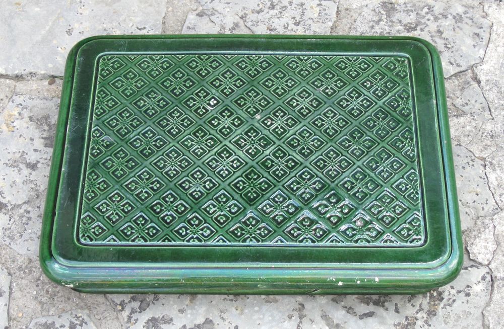 Dessus de Po&ecirc;le en fa&iuml;ence ancien D�coration