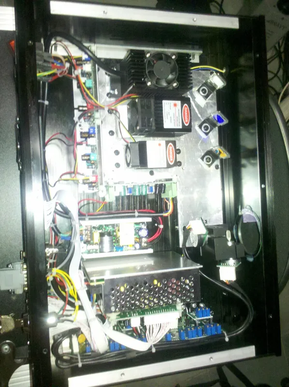 Laser RVB 1400mw comme neuf avec flight case Instruments de musique