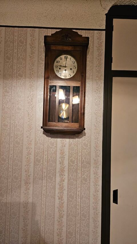 Pendule mural en bois 100 Livry-Gargan (93)