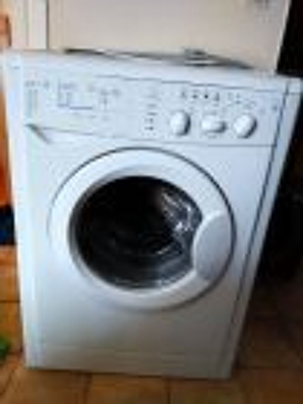 Machines Indesit et Waltham Electroménager