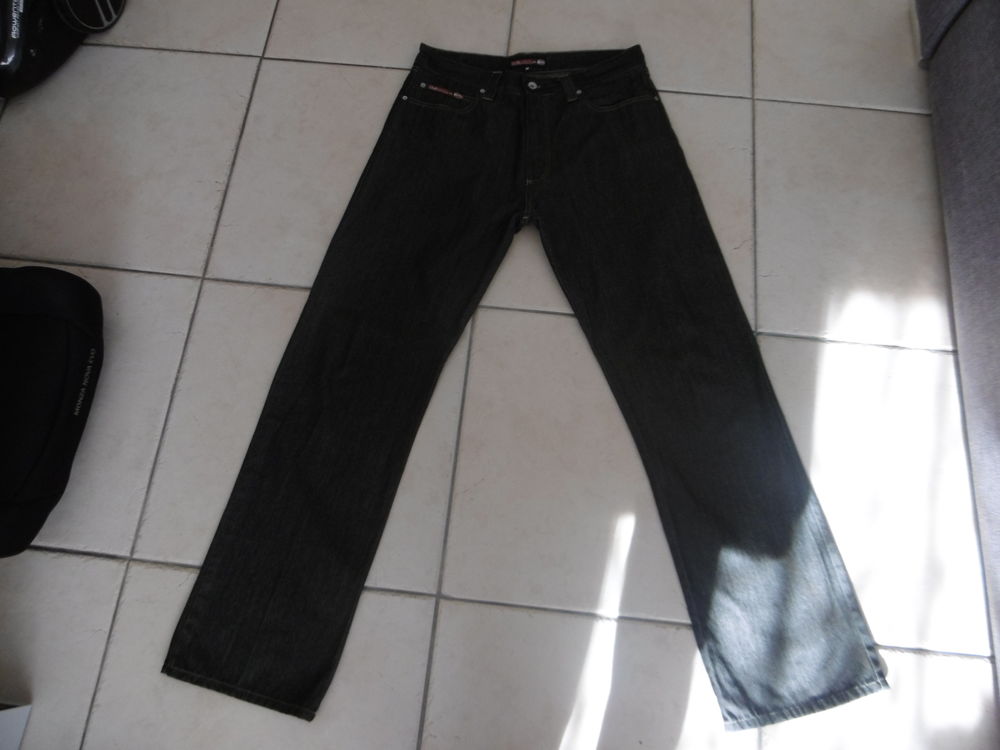 Jean Homme QUIKSILVER taille L comme neuf Vêtements